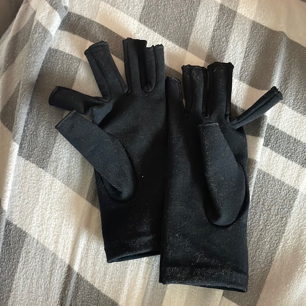 Compression gloves